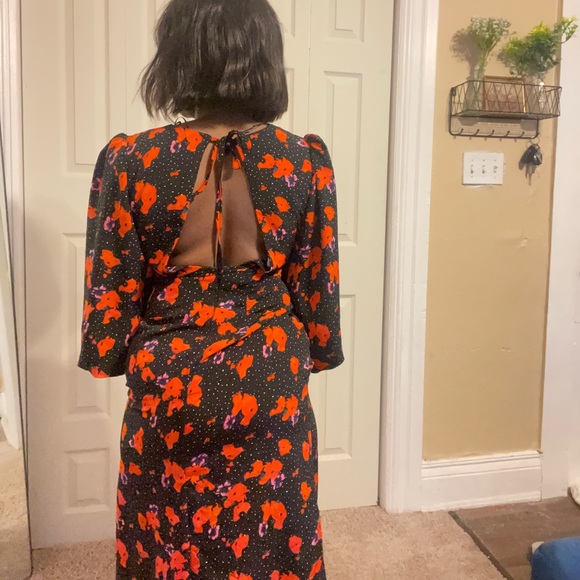 Dress with side slit - Picture 6 of 6